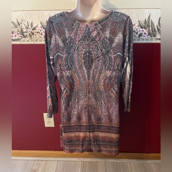 Elegant Paisley V-Neck Tunic - Picture 2 of 3